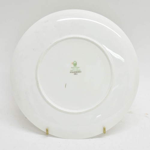 456 - A Wedgwood Strawberry Hill Plate. 24cm Diameter.