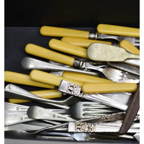 472 - A Box Containing Various Flatware