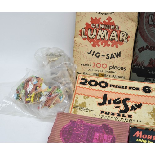 482 - A Quantity Of Various Boxed Vintage Games Including Jigsaw Puzzles And Mousie-Mousie