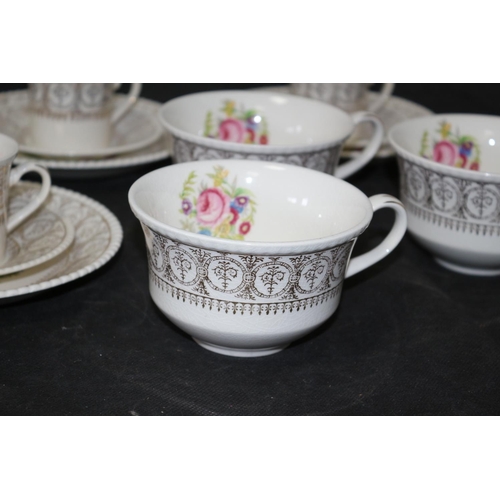 409 - 15 Piece Solian Ware, Simpsons Potters LTD 606, One Saucer has Chip