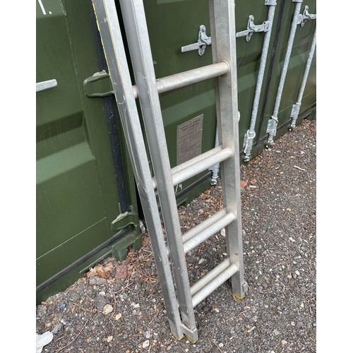 478 - An Extendable Metal Ladder