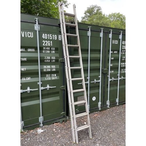 479 - An Extendable Metal Ladder