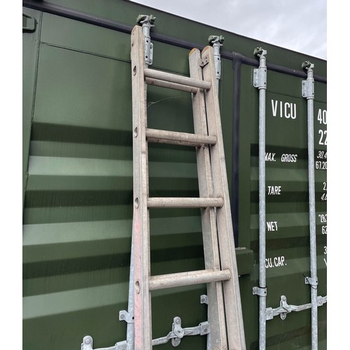 483 - An Extendable Metal Ladder