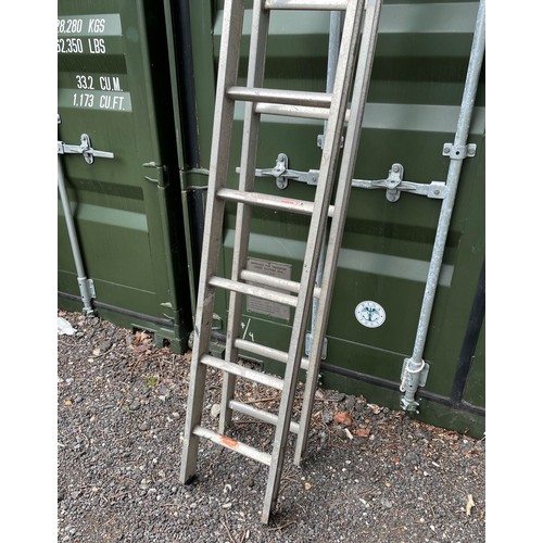 484 - An Extendable Metal Ladder