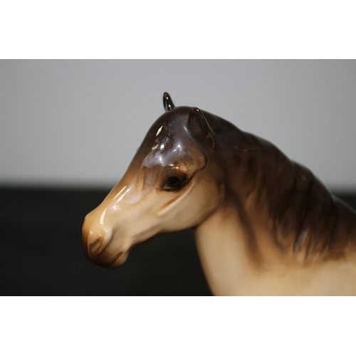 111 - Beswick Horse Light/Dark 17.5cm tall