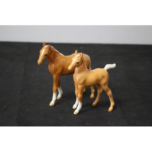 113 - Beswick Mother and Foal Horses 12cm and 11 cm