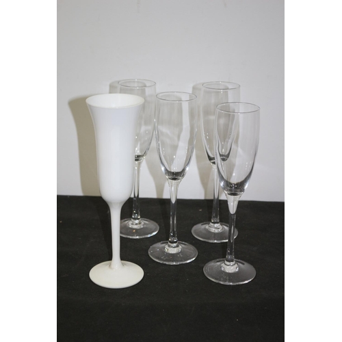 115 - 5 Champagne Glasses