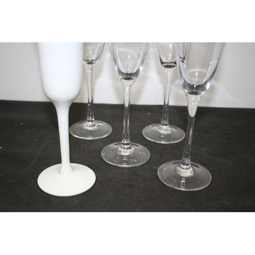 115 - 5 Champagne Glasses