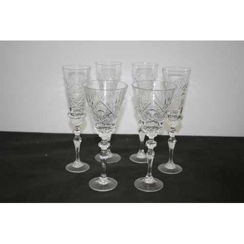 116 - 4 Champagne Glasses and 2 Wine Glasses