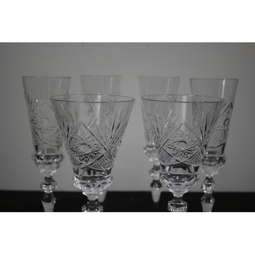 116 - 4 Champagne Glasses and 2 Wine Glasses