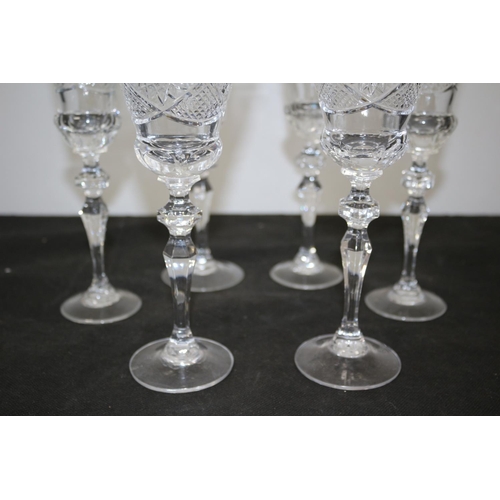 116 - 4 Champagne Glasses and 2 Wine Glasses