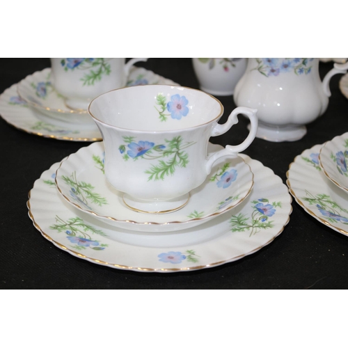 341 - 21 Piece Richmond Blue Poppy Crockery Set Ascot Plate and Wedgwood Hathaway Rose Vase