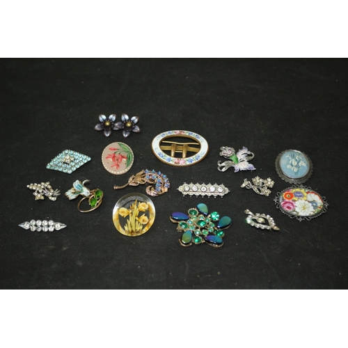 346 - A Selection of Vintage Costume Jewellery, Brooches and More Enameled