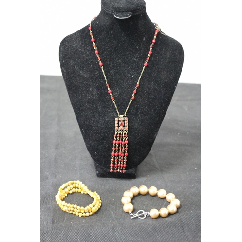 349 - 925 Silver Clasp & Pearl Bracelet and Yellow River Pearl Bracelet and Pendant Necklace