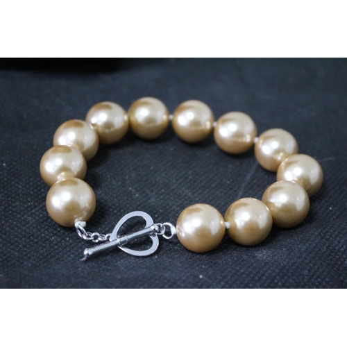 349 - 925 Silver Clasp & Pearl Bracelet and Yellow River Pearl Bracelet and Pendant Necklace