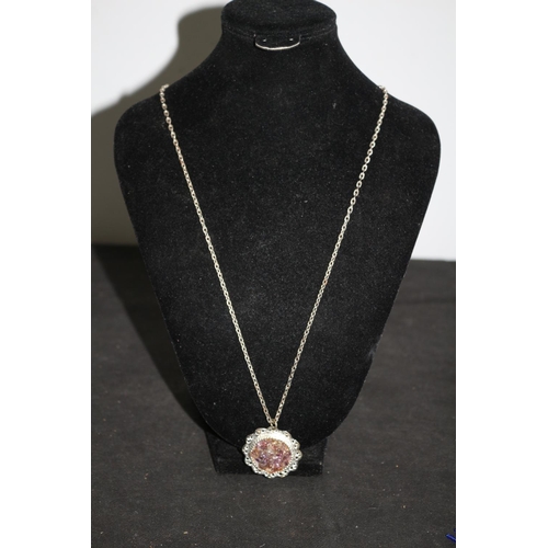 511 - Natural Stone / Amethyst Pendant Necklace