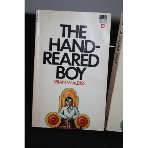 526 - The Hand Reared Boy + A Soldiers Erect - Brian W. Aldiss