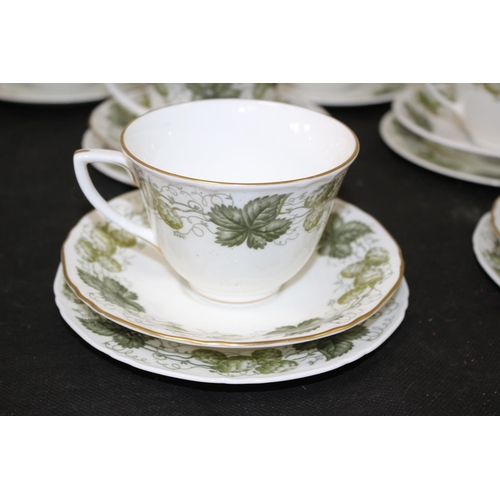 66 - Royal Worcester Mathon/The Worcester Hop 33 Pieces including 6 Soup Bowls and Saucers, 6 Tea Cups an... 