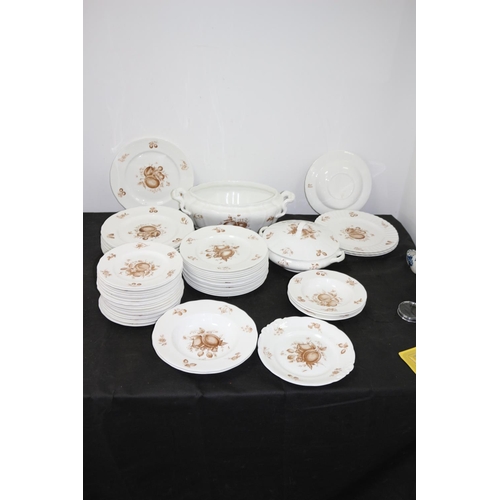 67 - A Great Selection of  over 50 Pieces Delecta Reproduction of Early Worcester Bone China, 5 Items wit... 