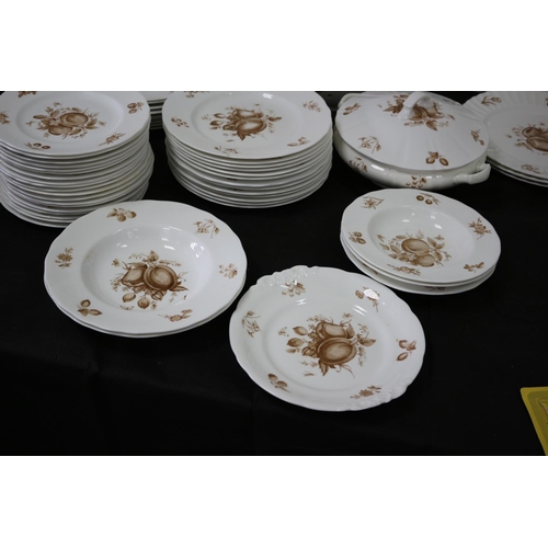 67 - A Great Selection of  over 50 Pieces Delecta Reproduction of Early Worcester Bone China, 5 Items wit... 