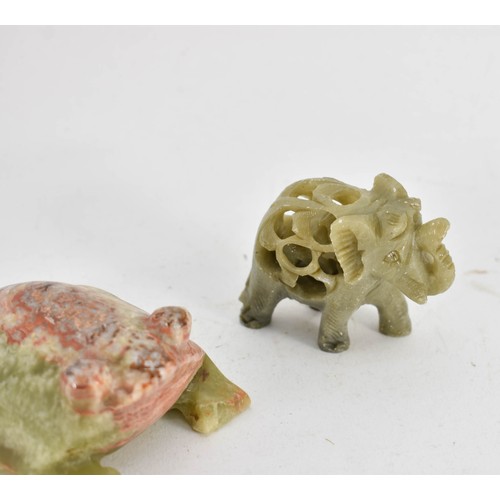 556 - A Stone Toad And Elephant