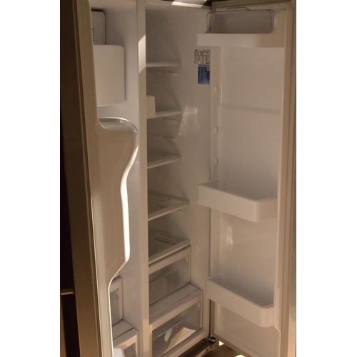 10 - Samsung American Fridge/Freezer Complete with mains water supply. Doors have been removed for the pu... 