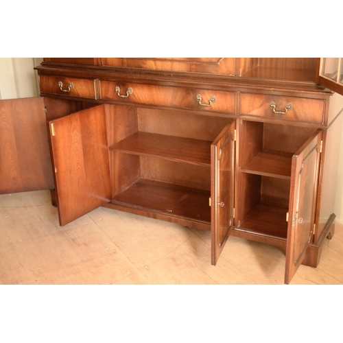 12 - Lovely well made quality wood display cabinet with glass shelves (not shown in picture)with centre d... 