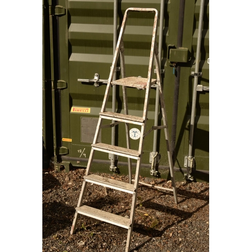 30 - Pair of Step Ladders