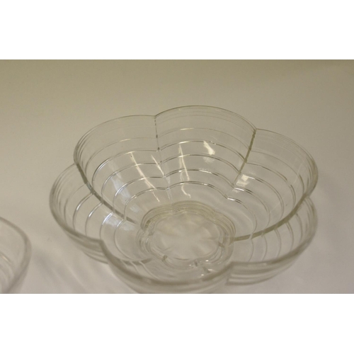 133 - 4 x Glass Fruit Salad Bowls various sizes