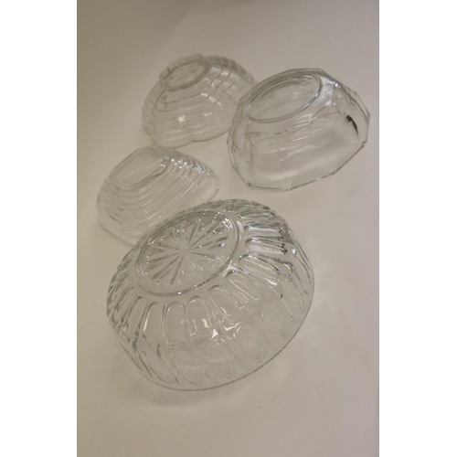 133 - 4 x Glass Fruit Salad Bowls various sizes