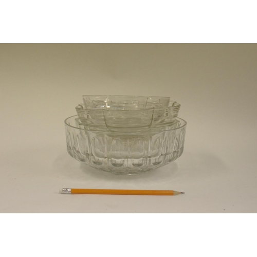 133 - 4 x Glass Fruit Salad Bowls various sizes