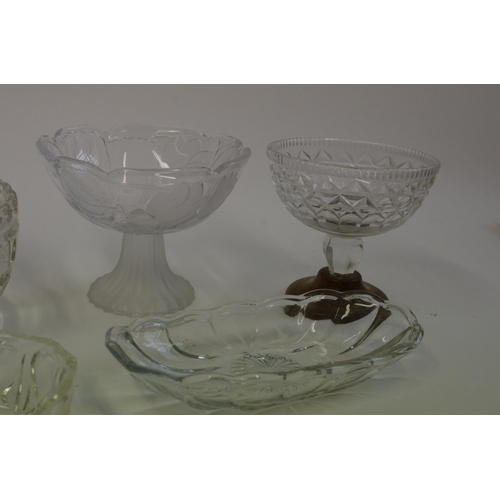 161 - Glassware Containing 2 Bon Bon Bowls, 2 Platters and Bowl