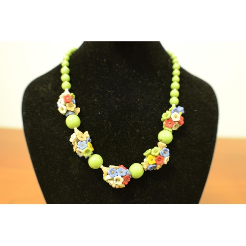 623 - Mid-Century Bead Necklace with Flowers 21cm