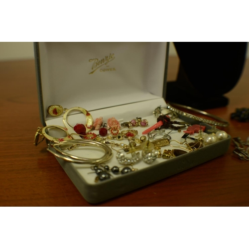 626 - A Selection of Costume Jewellery in Velvet grey Box