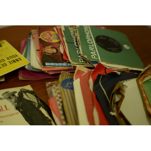 635 - Collection of Single Vinyl Records in Red Bag