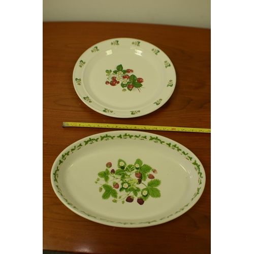 743 - Portmeirion Strawberry Serving Plate and Serving Dish