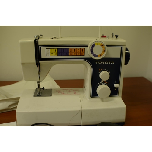 760 - Toyota Sewing Machine untested