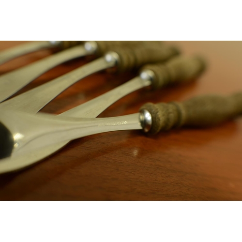 771 - 6 Wooden Handle Knifes and Forks