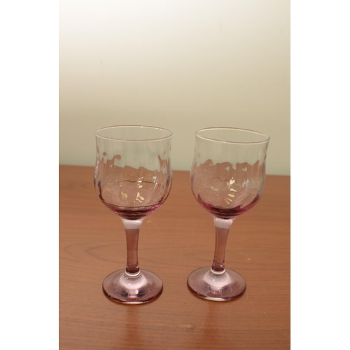 832 - 5 Pretty Wine Glasses 2, pink, 2 gold and 1 green