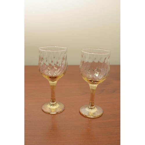 832 - 5 Pretty Wine Glasses 2, pink, 2 gold and 1 green