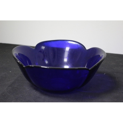 318 - 2 x Nice Cobalt Blue Glass Bowls