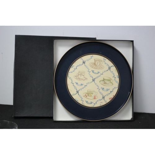 326 - Boxed Lady Clare Circular Tray