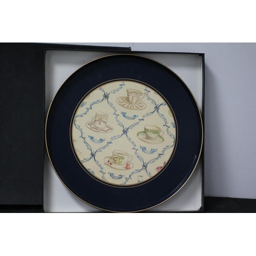 326 - Boxed Lady Clare Circular Tray