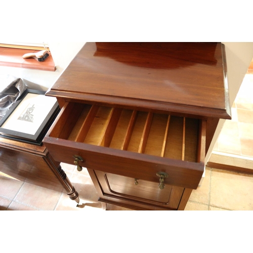 719 - Reproduction Mahogany 4 drawer unit with Magazine Rack within Bottom drawer