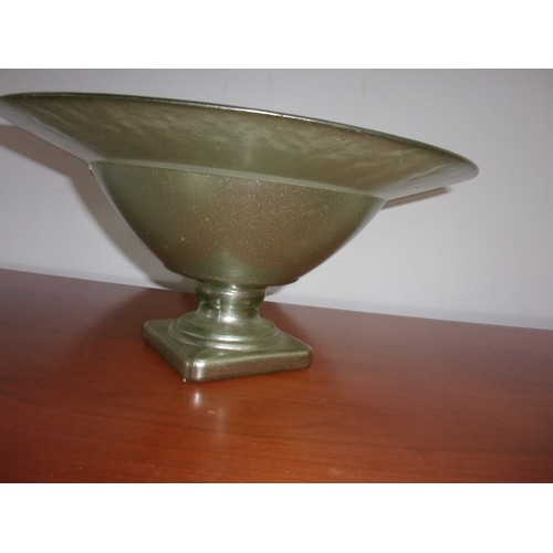 36 - 3 Various sized bowls 2 can be used as fruit bowls the other is a Cake Stand