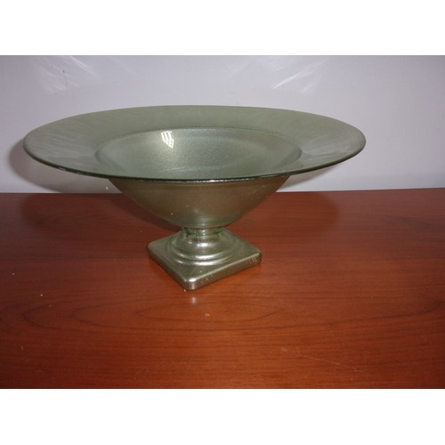 36 - 3 Various sized bowls 2 can be used as fruit bowls the other is a Cake Stand