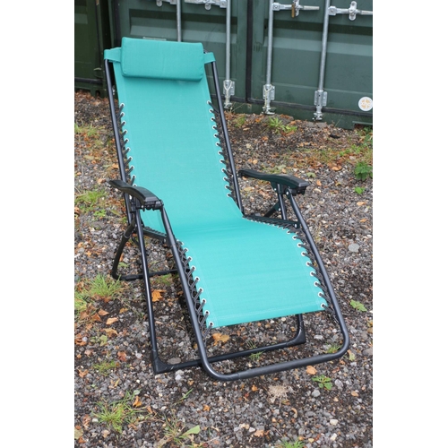 670 - Like New Garden Recliner Lounger with Cushion