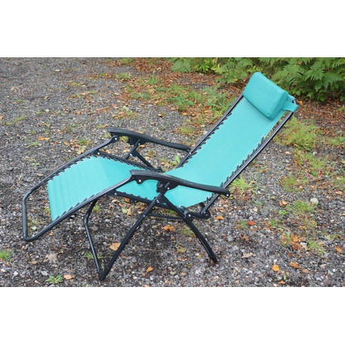 670 - Like New Garden Recliner Lounger with Cushion