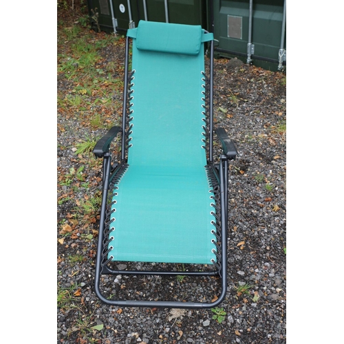 670 - Like New Garden Recliner Lounger with Cushion