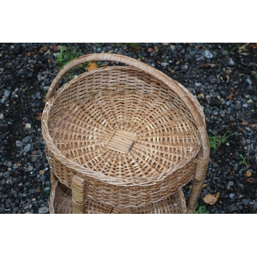 677 - Vintage Wicker Carry Basket